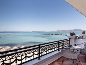 Διαμονή στο παραθαλάσσιο Aktaion Beach Hotel, σε πολυτελή διαμερίσματα στην οργανωμένη αμμώδη παραλία της Σκάλας στο Αγκίστρι!